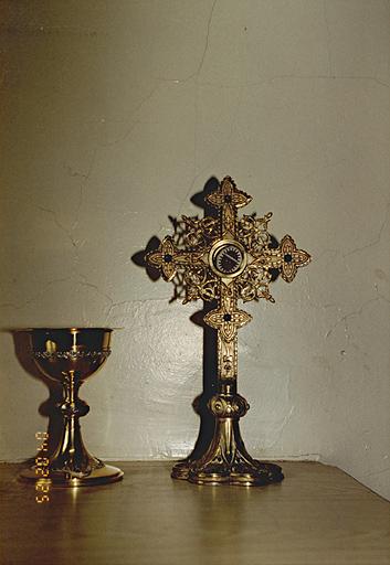 Calice et patène. Croix-reliquaire de saint Cyprien.