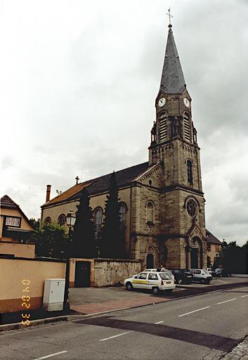 Vue d'ensemble de trois-quarts.