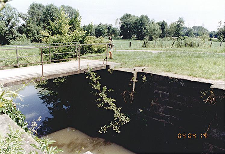 Vue du canal de la Bruche et de la passerelle.