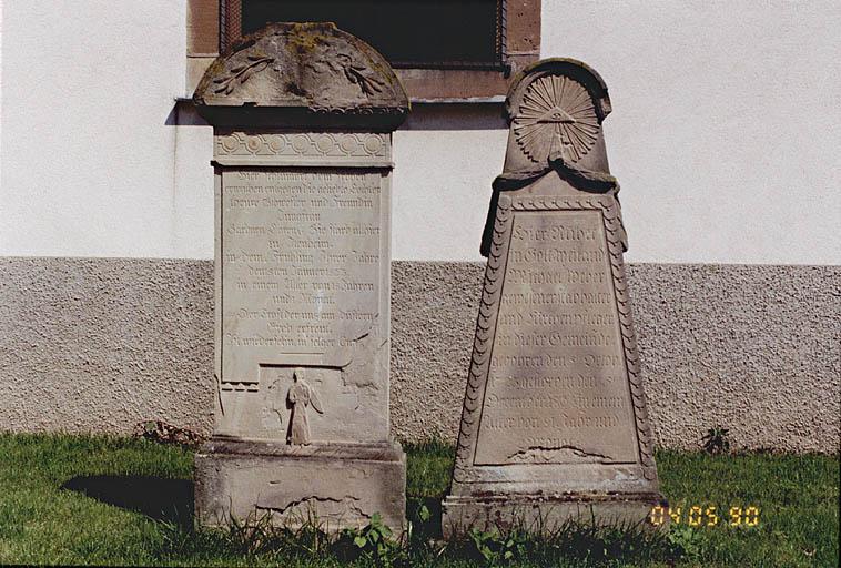 Tombeaux de l'ancien cimetière.