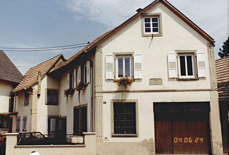 Maison de maréchal ferrant 22 rue Louis Pasteur datée 1927.