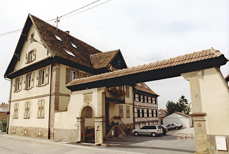 Ferme 6 rue du Passage.
