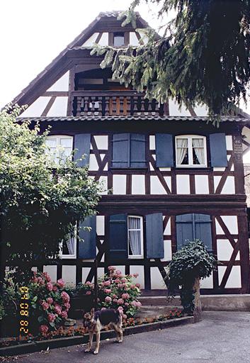 Façade sur cour du logis.