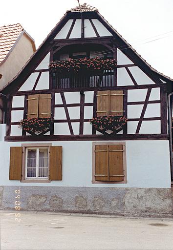Maison datée 1761, 2 Place des Tilleuls.
