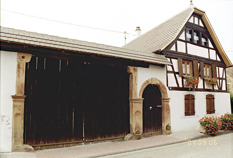 Maison datée 1778 sur la porte piétonne, 14 rue de Pfulgriesheim.