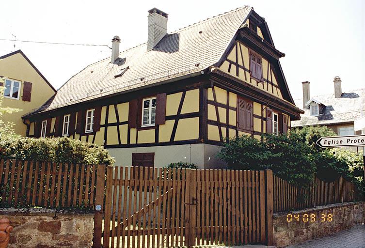Maison du 18e siècle, 6 rue Principale.