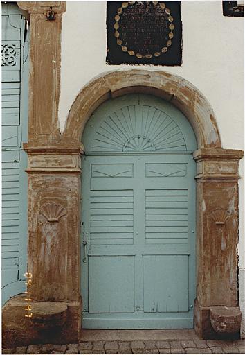La porte piétonne.
