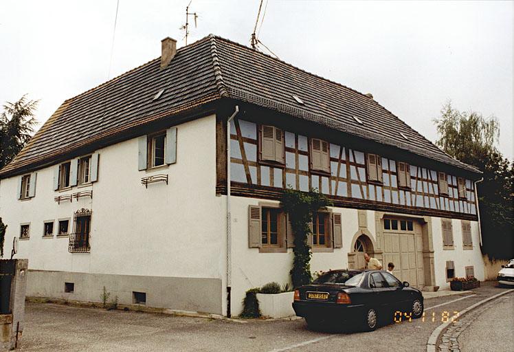 Vue d'ensemble depuis la rue.