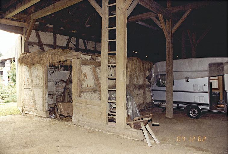 Vue intérieure de la grange.