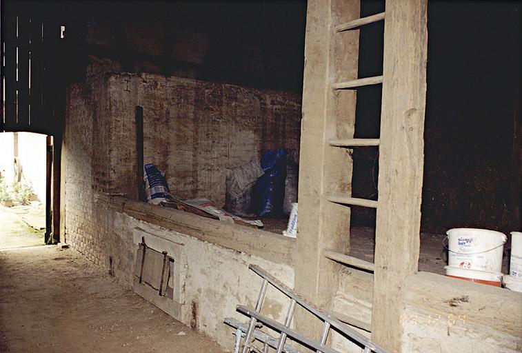 Vue intérieure de la grange.