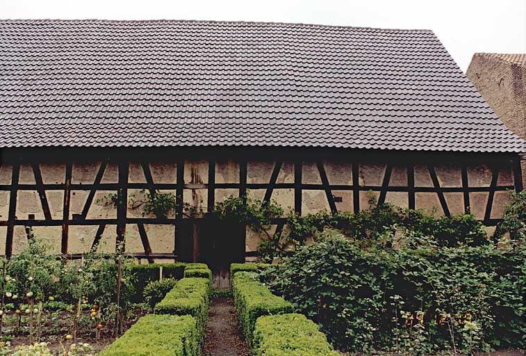 La grange : élévation sur jardin.