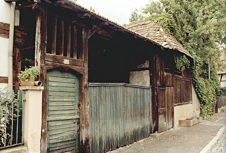 Le portail et la forge.