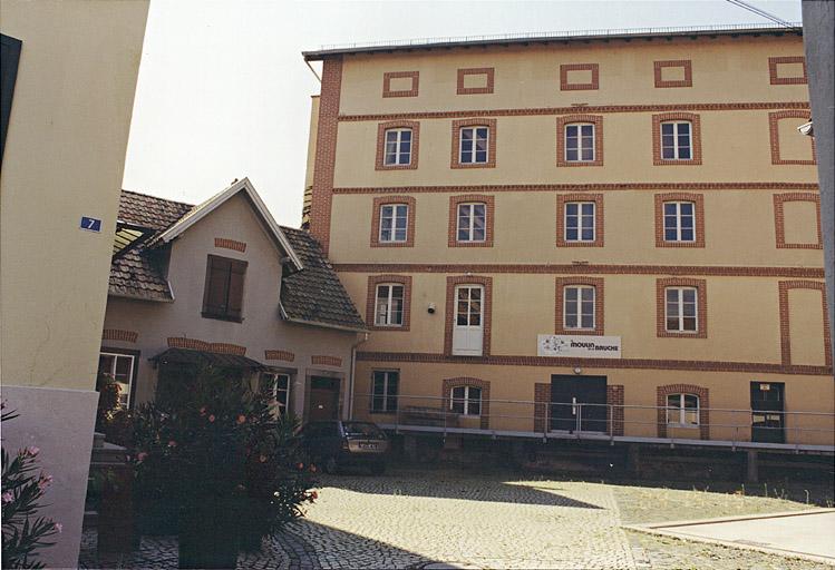 Le moulin : l'élévation sur cour.