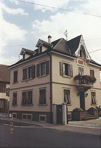 Vue de trois-quarts.