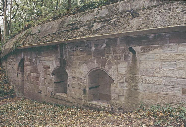 Façade de la traverse-abri donnant sur la cour intérieure Ouest.