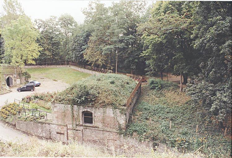 L'entrée de l'ouvrage bastionnée (vue de l'intérieur, depuis le rempart supérieur).