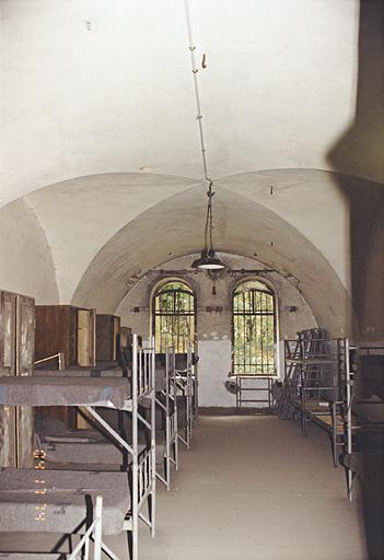 Une chambre de la caserne Ouest, à l'étage.