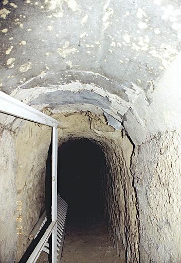 La galerie creusée dans le loess, menant à l'orangerie.