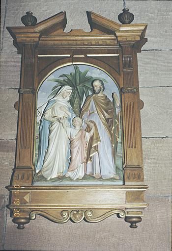 Bas-relief : la Sainte-Famille.