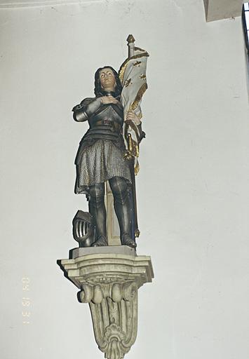 Statue de sainte Jeanne d'Arc.