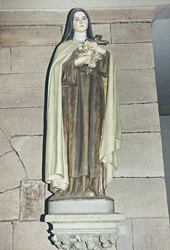 Statue de sainte Thérèse de l'Enfant-Jésus.