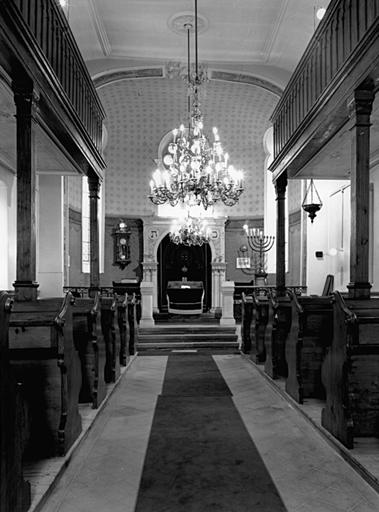 Vue de l'intérieur vers l'Aron.