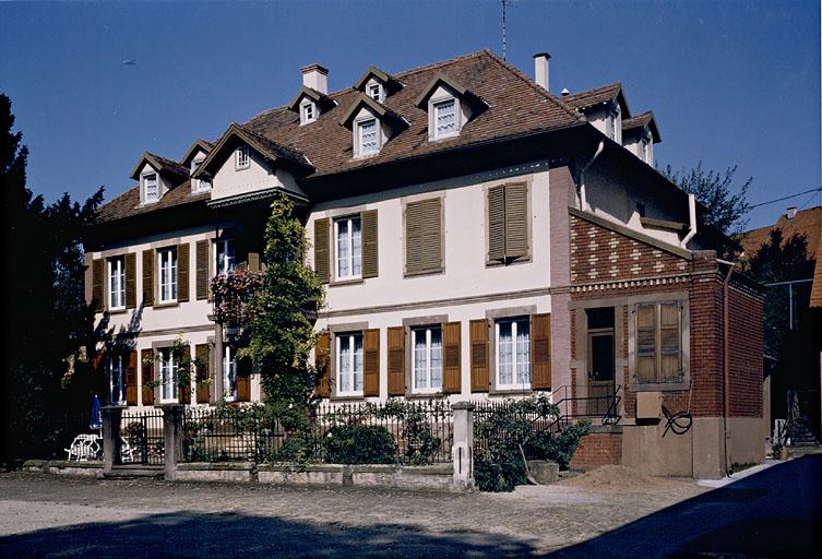 Vue d'ensemble de la maison du directeur.