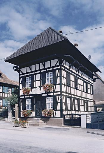Vue d'ensemble de trois-quarts.