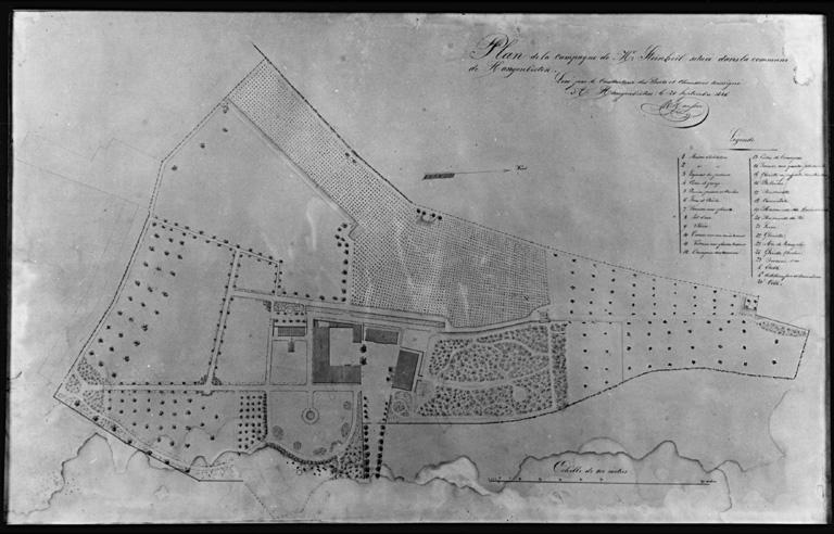 Vue d'ensemble du plan sous verre daté 1846 conservé chez un particulier.