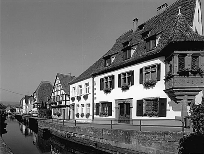 Vue du faubourg de Bitche (rive gauche) vers l'ouest depuis le pont.