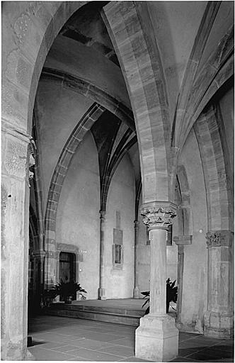 Vue du choeur vers le nord-est depuis l'angle sud-ouest de la chapelle Saint-Stanislas.