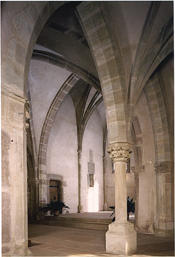 Vue du choeur vers le nord-est depuis l'angle sud-ouest de la chapelle Saint-Stanislas.