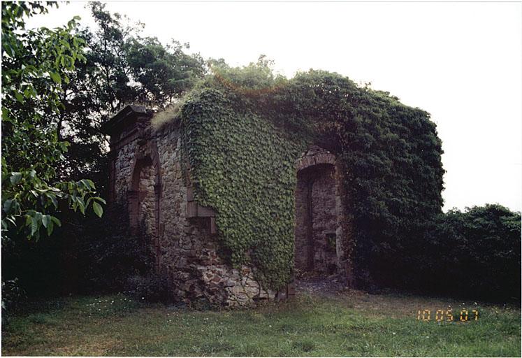 Vue du pavillon sud (13, rue du Château) depuis le jardin. Elévations nord et ouest.