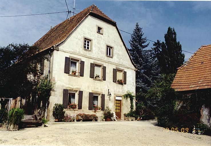 Maison dite du portier, No 2 rue Gaspar de Hatzel. Vue depuis le sud-est.