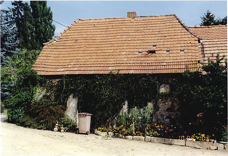 Dépendance en face de la maison No 2 rue Gaspar de Hatzel avec ancien four.