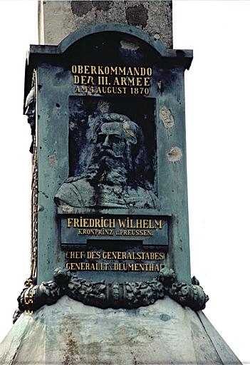Monument No 3, commémorant la guerre de 1870. Détail avec le Kronprinz.