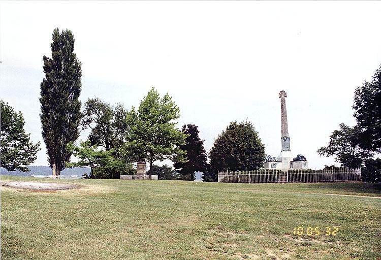 Vue d'ensemble des monuments No 1,2 et 3.