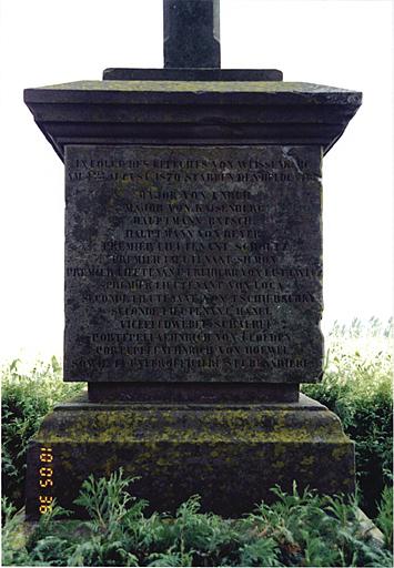 Monument No 5, commémorant les morts du régiment de grenadiers No 7, dans différentes batailles de la guerre de 1870. Vue partielle.