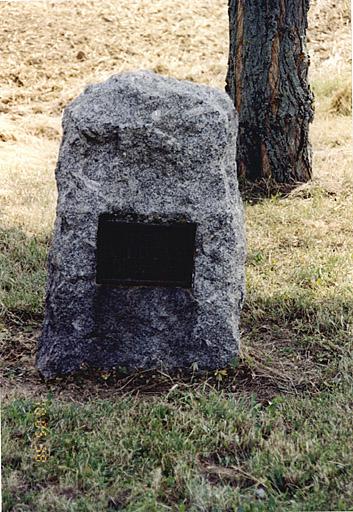 Monument commémoratif (L) du général Abel Douay.