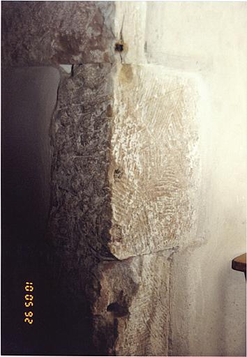 Bas-côté sud, détail de l'appareil côté sud de l'arc oriental de la chapelle.