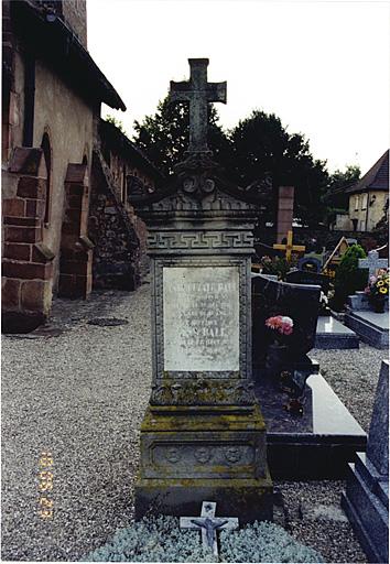 Vue du tombeau de Jean Ball et de son épouse Marguerite née Domeck.