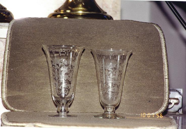 Vue de deux vases.