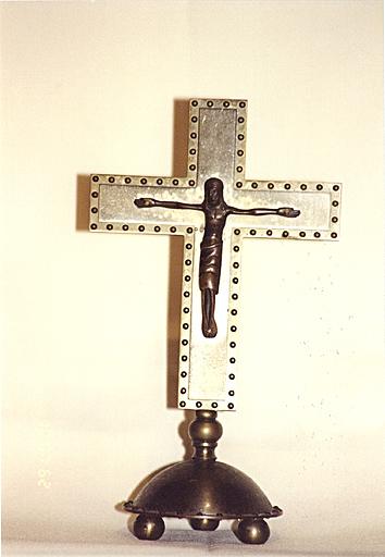 Vue d'une croix d'autel.