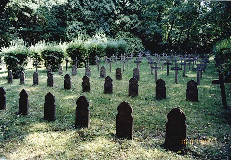 Cimetière militaire de la 1ère guerre mondiale, rue de la Vallée.