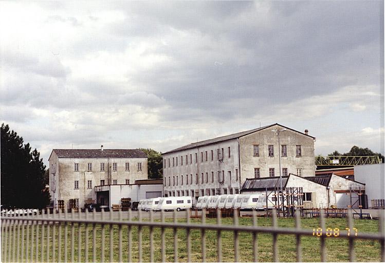 Ancienne usine Graines d'Alsace, actuellement usine de caravanes Hurstner, vue de bâtiments anciens.