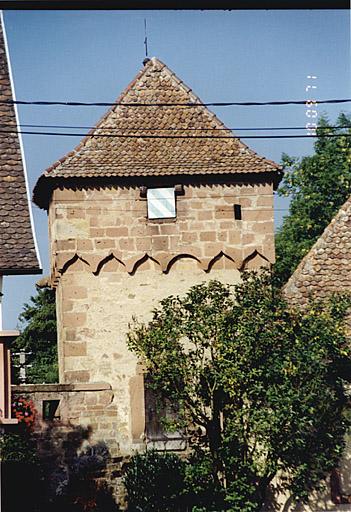 Courtine ouest du Bruch avec tour Hausgenossen. Vue intra-muros, depuis l'est.