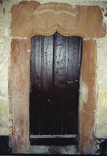 Maison antérieure nord. Porte sous le passage d'entrée.