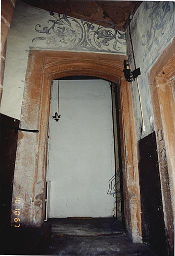 Corps de bâtiment ouest avec tourelle d'escalier dans-oeuvre, de 1577. Vue partielle de la cage avec décor peint.