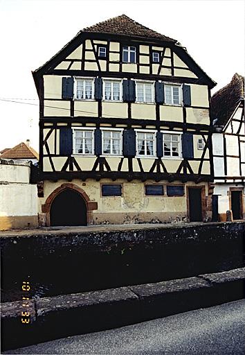 Maison antérieur nord. Vue d'ensemble depuis le nord.