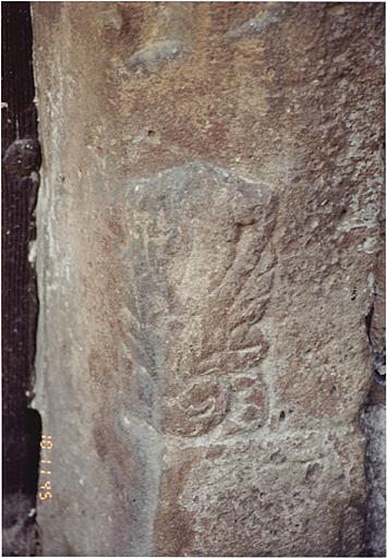Maison antérieure nord. Détail du rez-de-chaussée, congé côté droit de la porte latérale vers l'ouest.